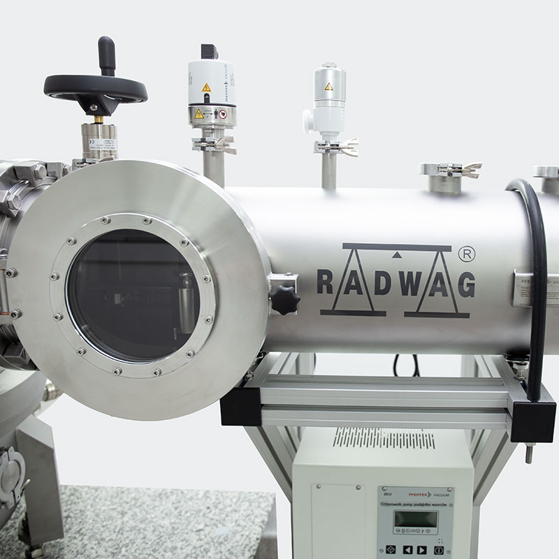 AVK 1000.5Y.LLS Automatic Vacuum Mass Comparator equipped with pumps and Load-Lock System