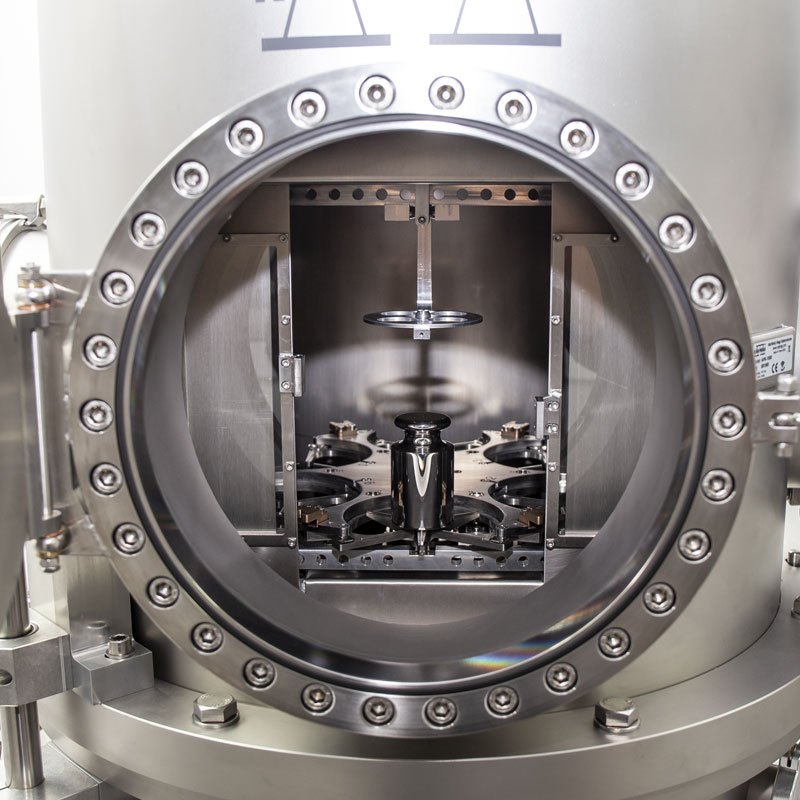 AVK 1000.5Y.LLS Automatic Vacuum Mass Comparator equipped with pumps and Load-Lock System